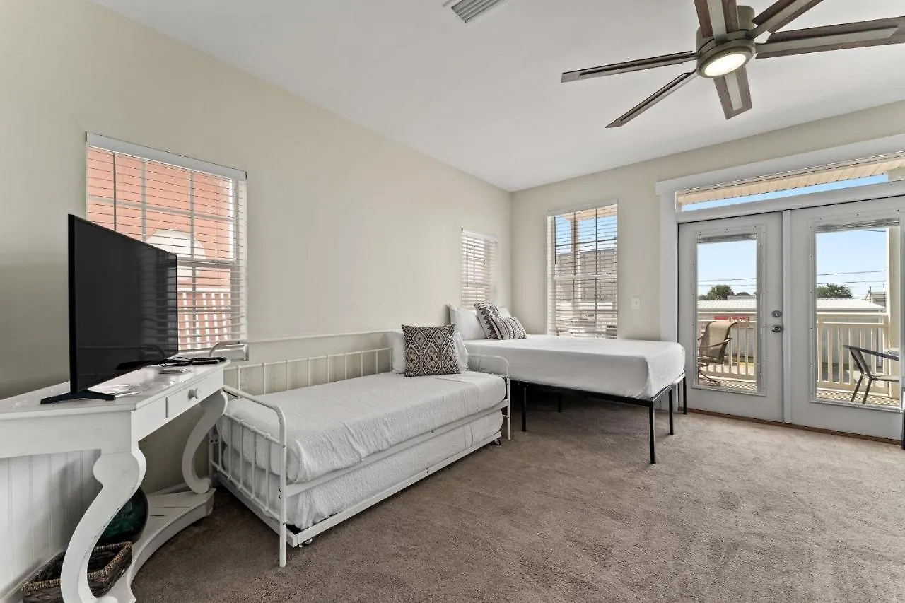 Shells And Bells Ocean Paradise - Sleeps 24, 2 Private Pools Panama City Beach United States